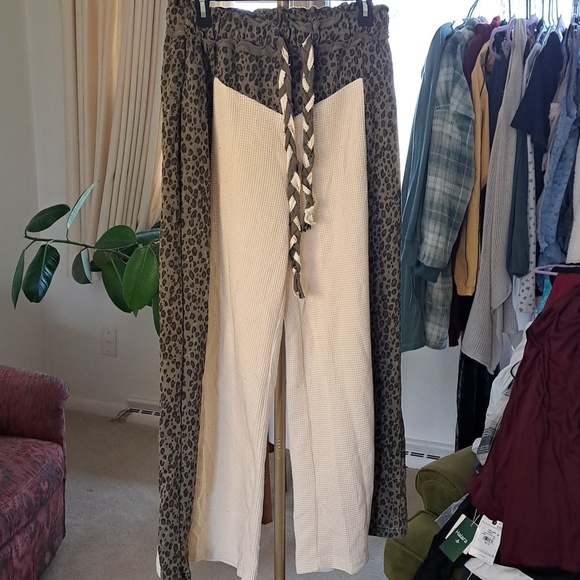 POL Pants - POL Two-Tone Leopard Trim Cream Lounge Pants Wide Leg Inseam 28.5